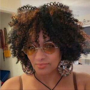 Meet your Posher, Luz